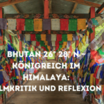 Bunte Gebetsfahnen im Königreich Bhutan in Himalaya