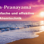 Sonnenuntergang am Strand, der Himmel ist violett